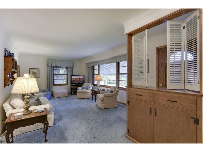 2662 Parkview Blvd, Robbinsdale, MN 55422