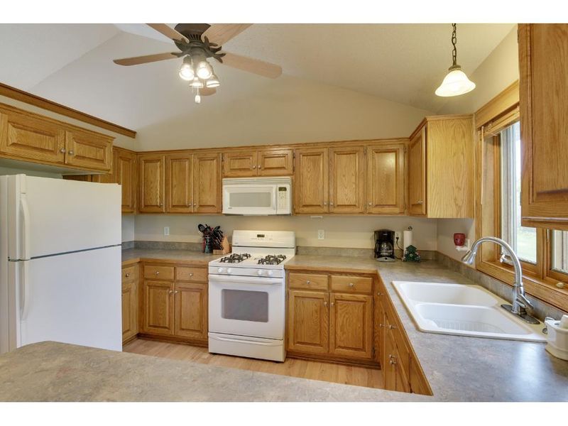 6865 Beaver Pond Way, Hugo, MN 55038