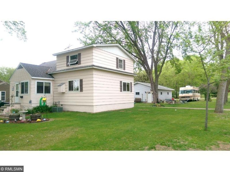 300 8th St NE, Little Falls, MN 56345