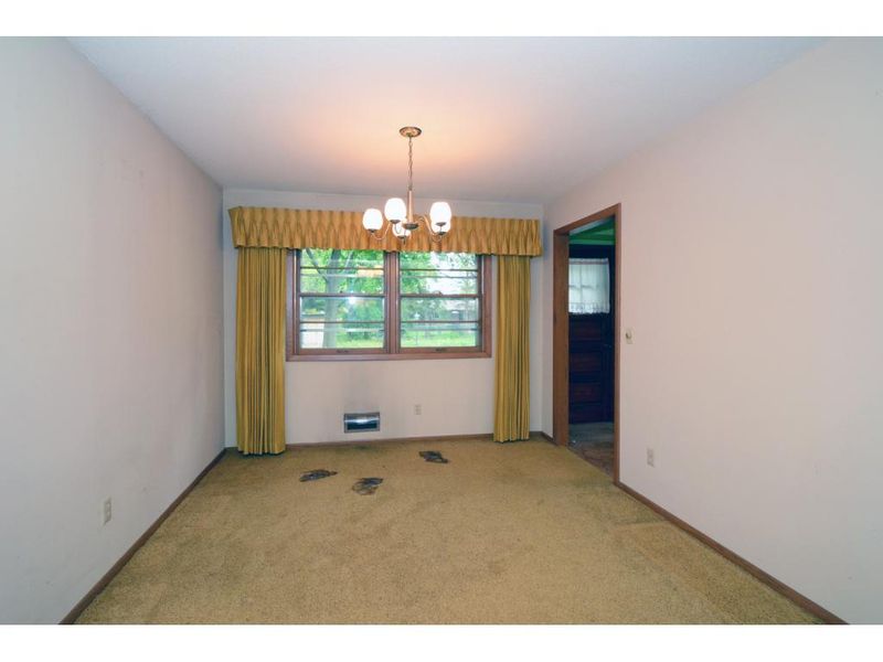 1121 E 97th St, Bloomington, MN 55425