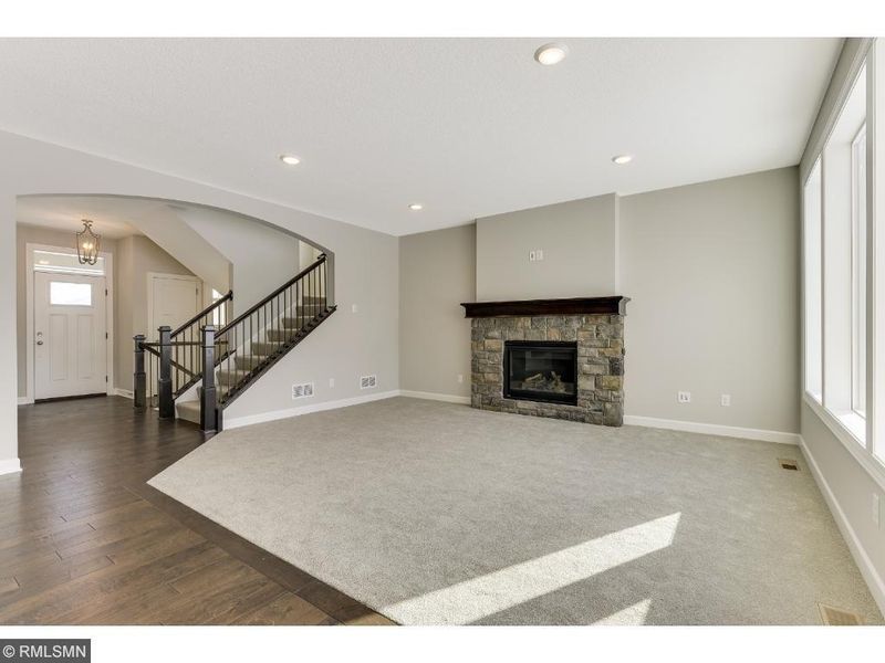 1135 Pine Hill Ln, White Bear Twp, MN 55127