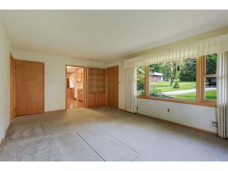 6430 Pleasant View Ln, Chanhassen, MN 55317
