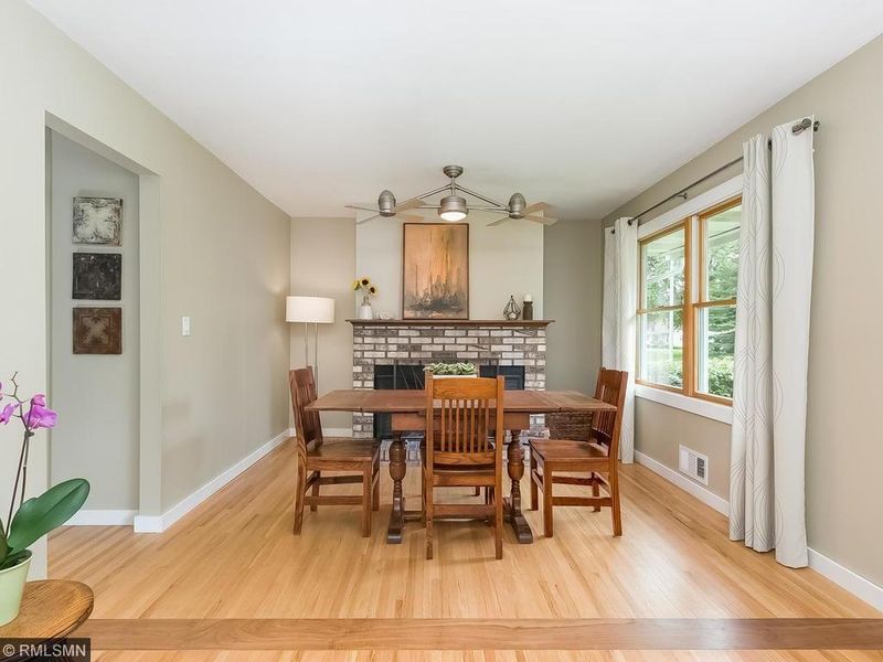 145 Mount Vernon Ave, Maplewood, MN 55117
