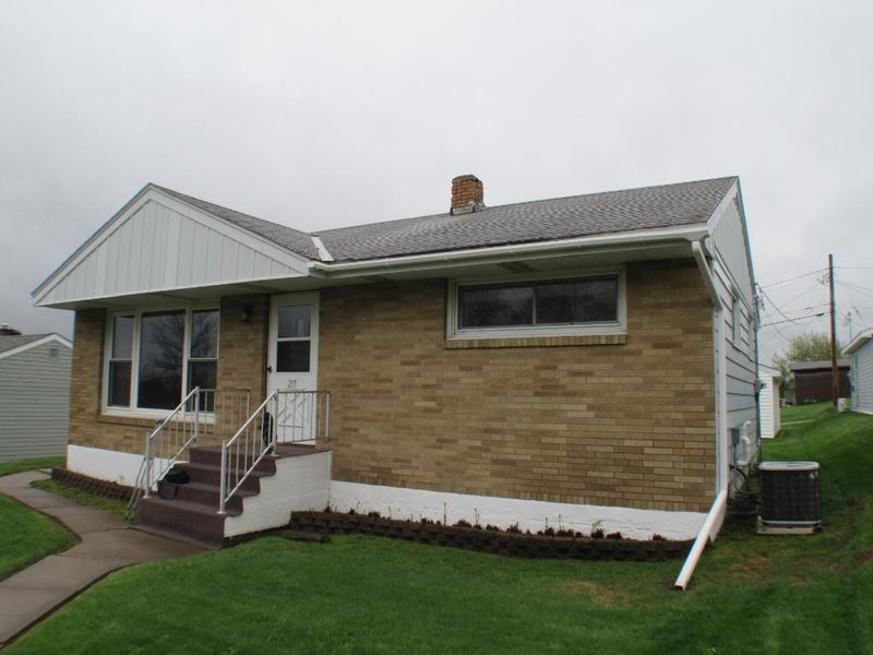 215 Louisiana Ave W, Gilbert, MN 55741