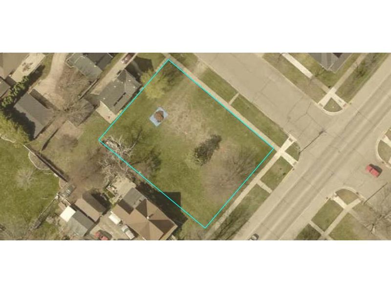 600 W Lyon Ave, Lake City, MN 55041