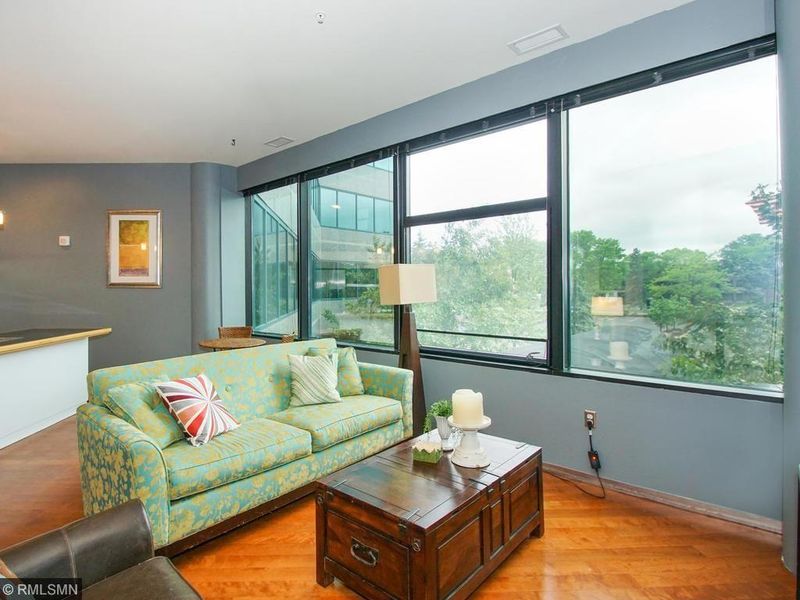 5601 Smetana Dr #218, Minnetonka, MN 55343