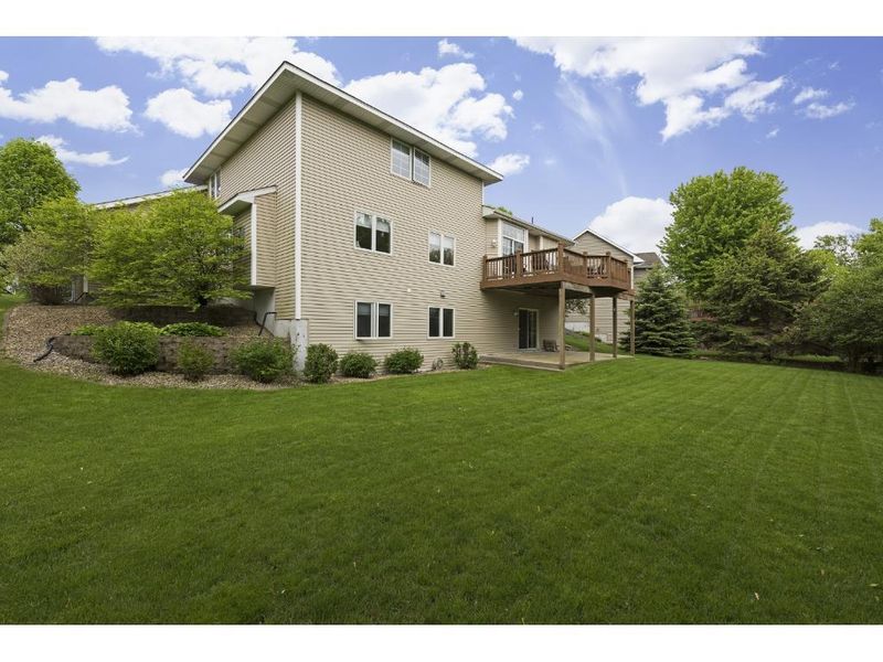 8760 Valley View Pl, Chanhassen, MN 55317