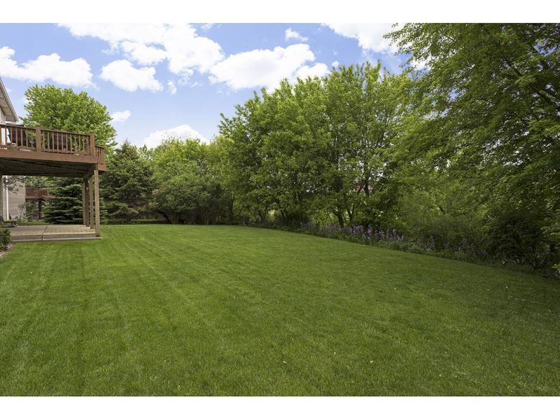 8760 Valley View Pl, Chanhassen, MN 55317