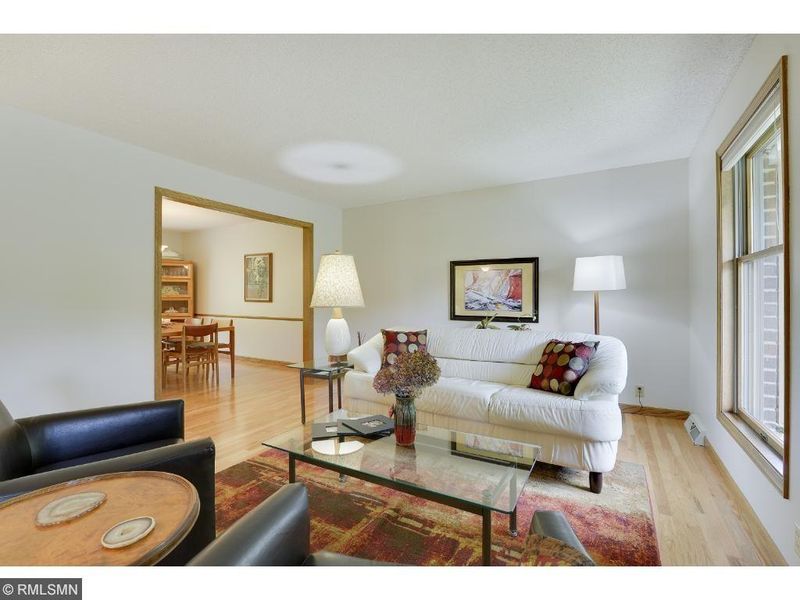 1141 Tiffany Cir N, Eagan, MN 55123