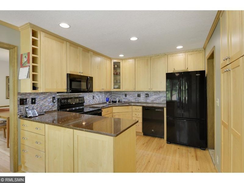 1141 Tiffany Cir N, Eagan, MN 55123
