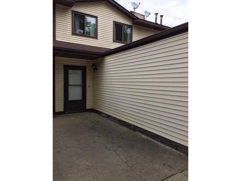 8781 Maplebrook Pw N, Brooklyn Park, MN 55445