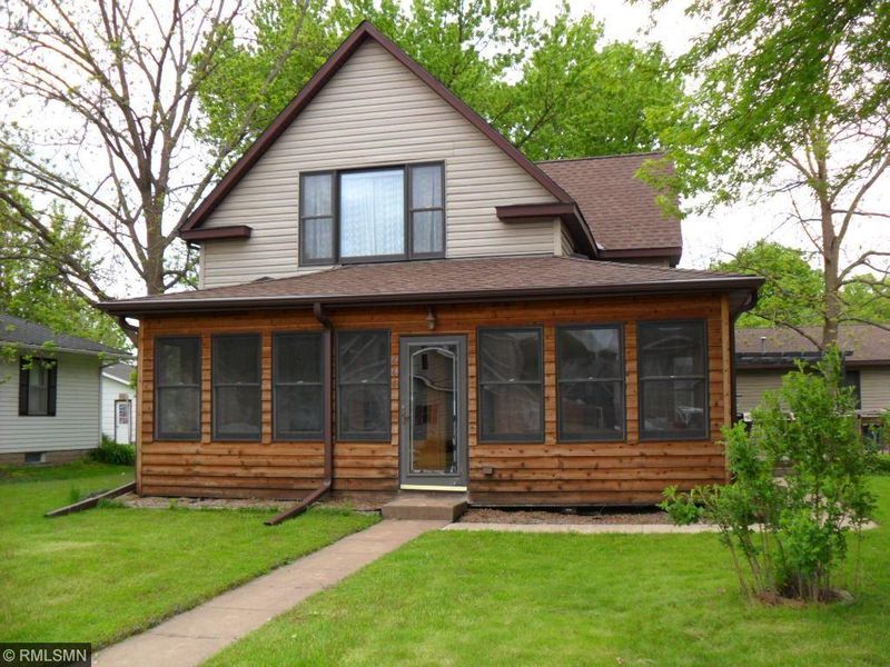 665 W 3rd St, Rush City, MN 55069
