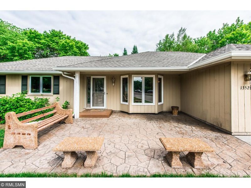 13528 Lower Elkwood Ct, Apple Valley, MN 55124