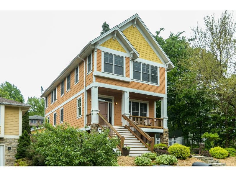 438 Park Ave, Mahtomedi, MN 55115