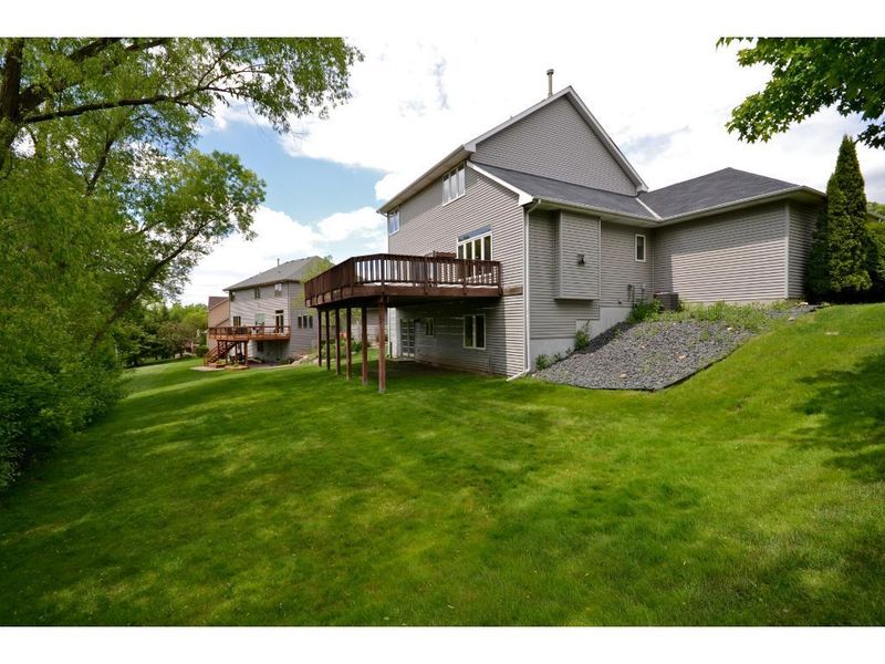 550 77th St W, Eagan, MN 55121