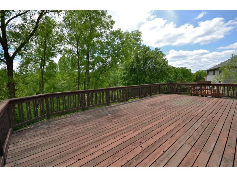 550 77th St W, Eagan, MN 55121