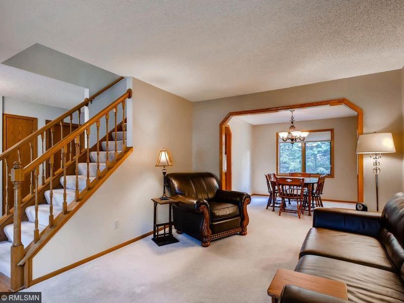 8572 Osprey Ln, Chanhassen, MN 55317