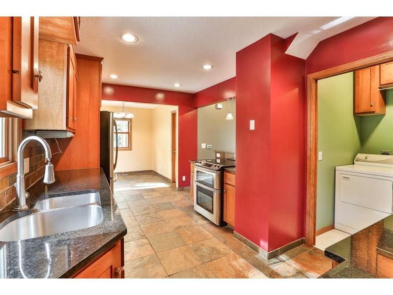 137 19th Ave N, Hopkins, MN 55343