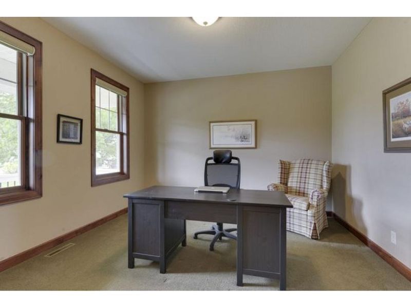 1680 Deephaven Dr, Woodbury, MN 55129