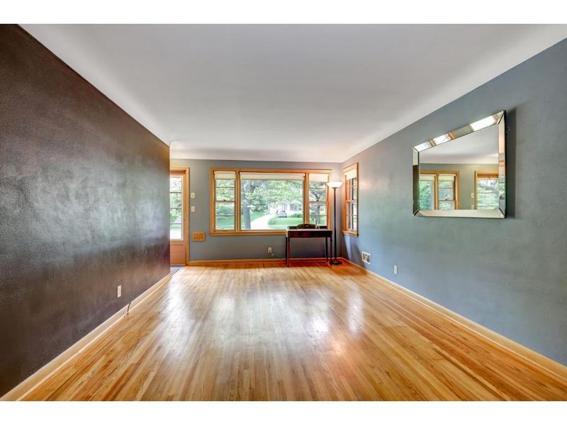 836 Lexington Pw S, Saint Paul, MN 55116