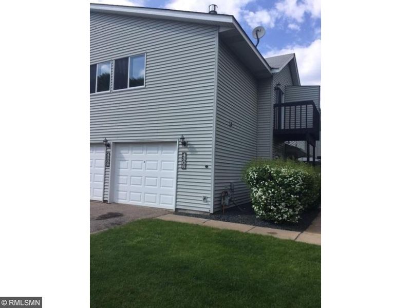 4306 Parkview Ct, Vadnais Heights, MN 55127