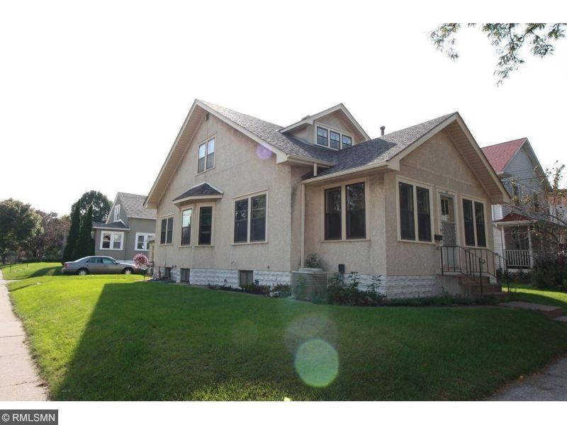 528 19th Ave NE, Minneapolis, MN 55418