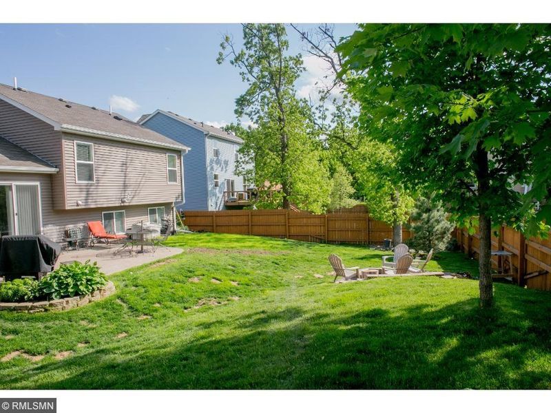 4912 Hamlet Way N, Oakdale, MN 55128