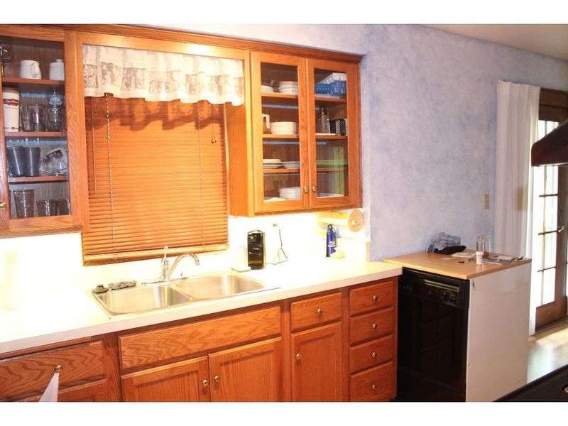 3424 Mcknight Rd N, White Bear Lake, MN 55110