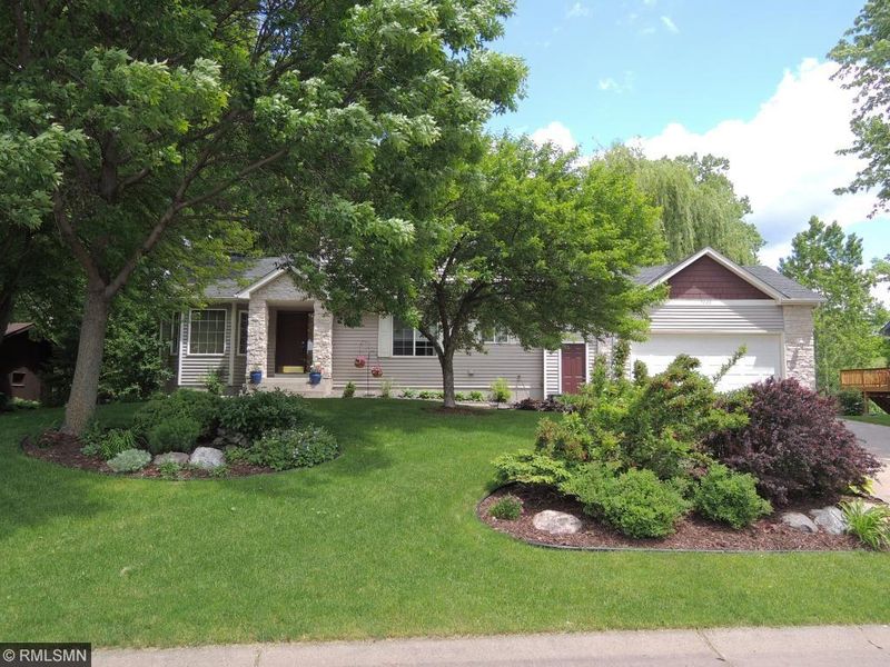 7040 Brian Ct, Hugo, MN 55038