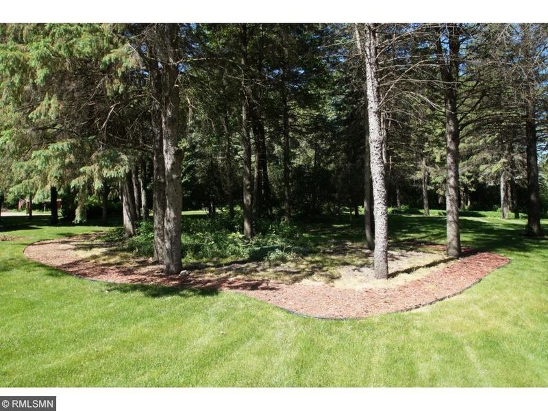 2300 Mailand Rd E, Maplewood, MN 55119