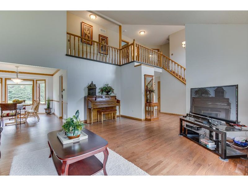 3652 Pinecrest Ct, Eagan, MN 55123
