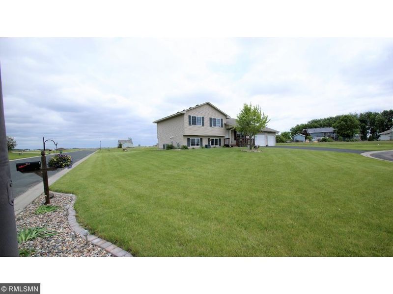 715 Erin Cir, Green Isle, MN 55338