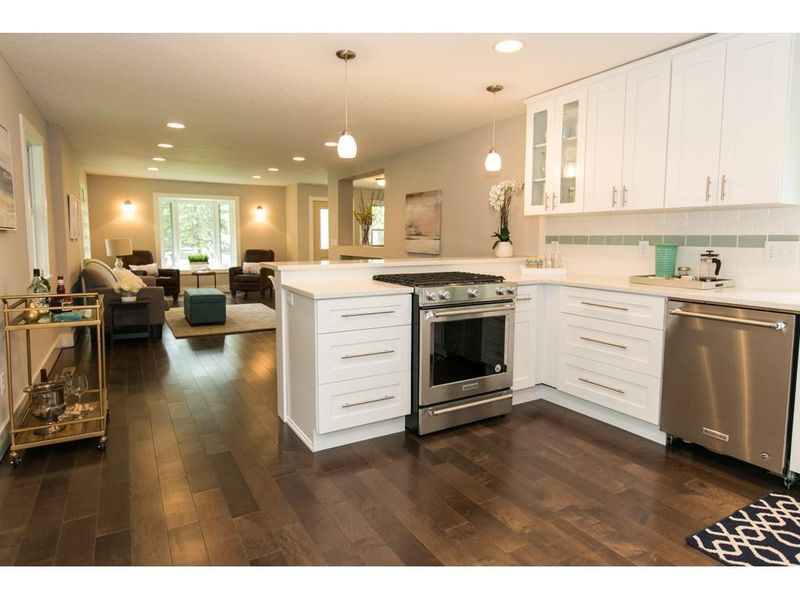 218 County Road C W, Roseville, MN 55113