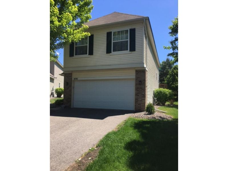 8701 N Bay Dr, Chanhassen, MN 55317
