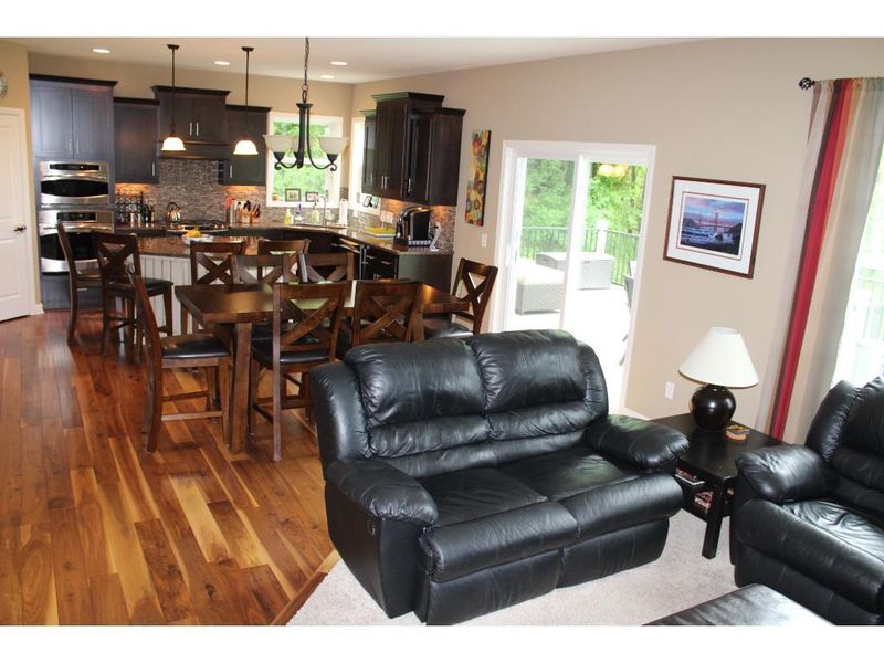 390 Chesterfield Ln, Chanhassen, MN 55317