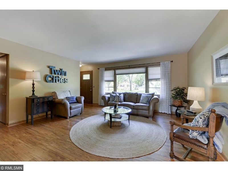 12902 Lone Oak Dr, Minnetonka, MN 55305