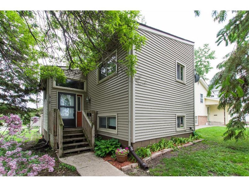 1918 Walnut St, Lauderdale, MN 55113