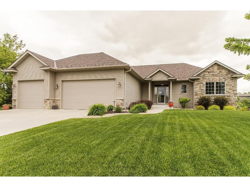 903 Bluff Heights Dr SE, Lonsdale, MN 55046
