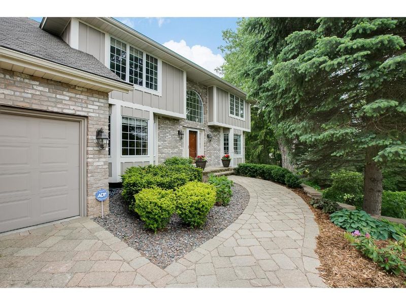 855 Park Place Dr, Mendota Heights, MN 55118