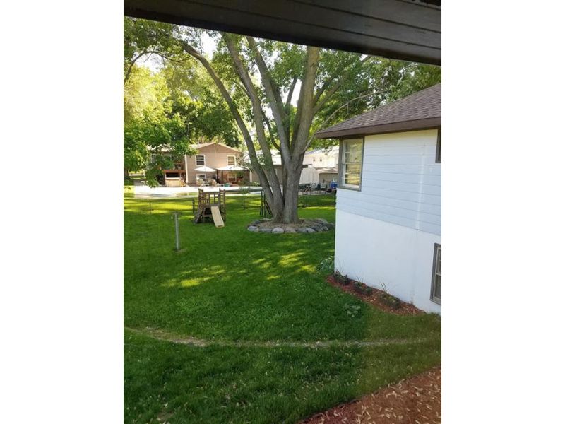890 Manor Dr NE, Spring Lake Park, MN 55432