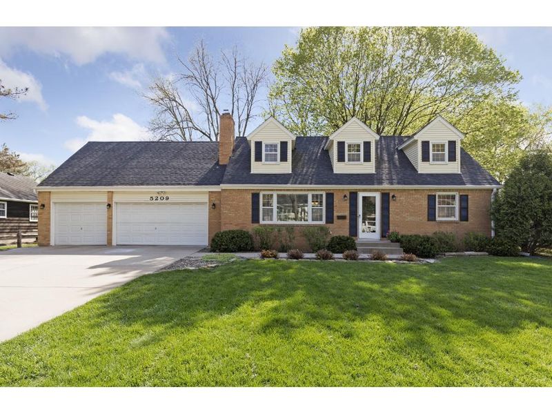 5209 Duggan Pz, Edina, MN 55439