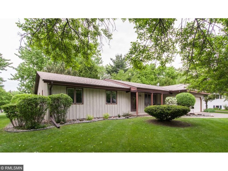 2965 Bartelmy Ln, Maplewood, MN 55109