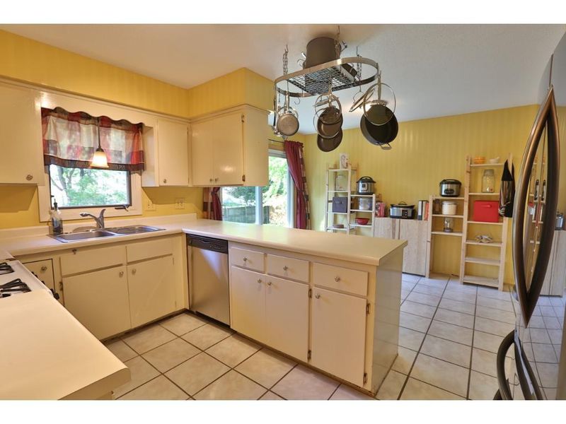 770 Carla Ln, Little Canada, MN 55109