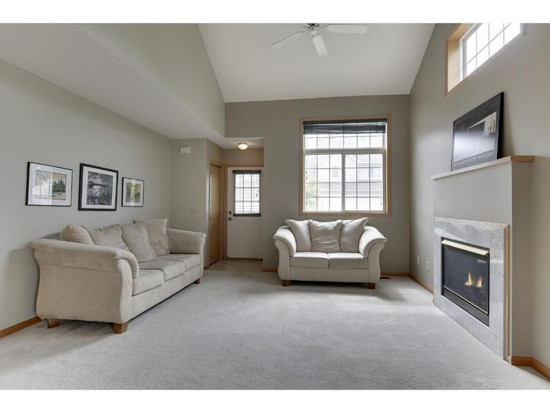 8867 Spring Ln, Woodbury, MN 55125