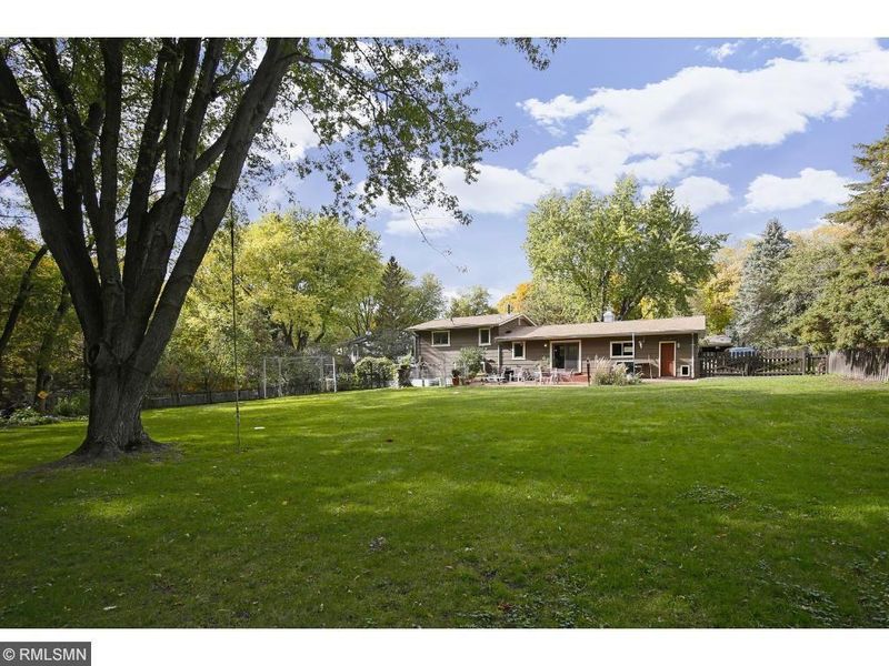 4019 Thrushwood Ln, Minnetonka, MN 55345