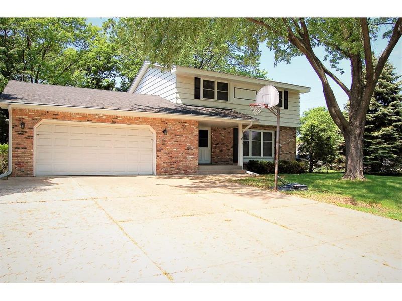 9800 Upton Cir S, Bloomington, MN 55431