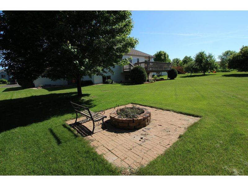 6736 380th Cir, North Branch, MN 55056