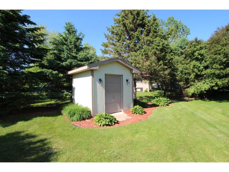 6736 380th Cir, North Branch, MN 55056