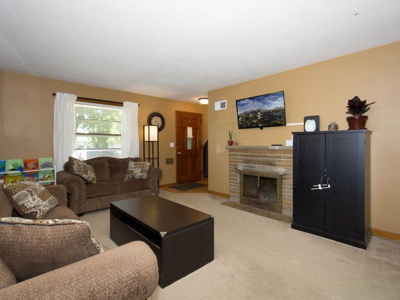 5852 Sunrise Dr, Minneapolis, MN 55419