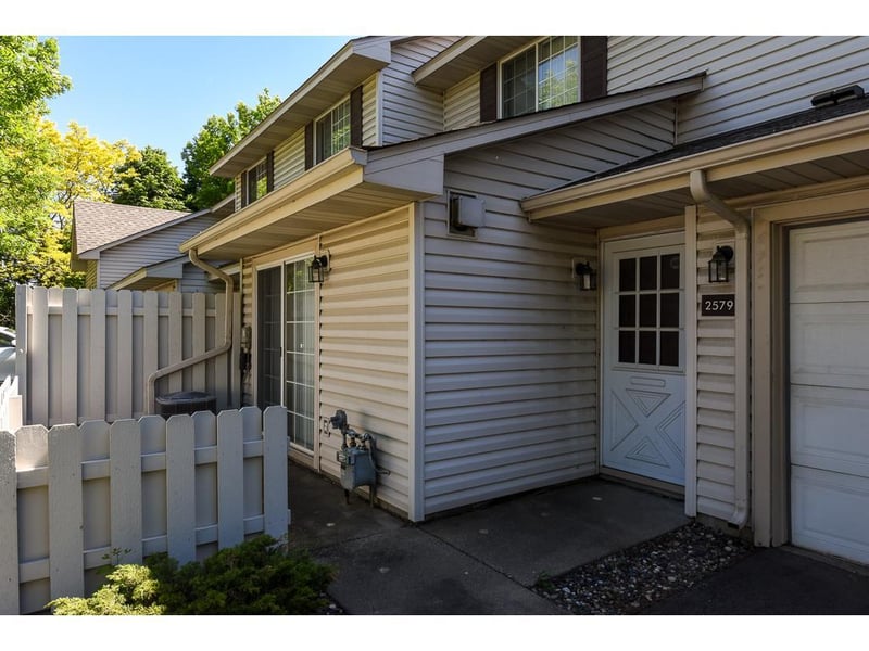2579 Lockwood Dr, Eagan, MN 55120
